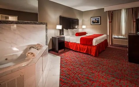 Airport Inn & Suites