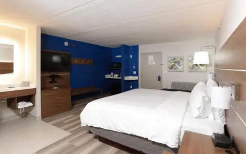 Holiday Inn Express & Suites Tempe, an IHG hotel