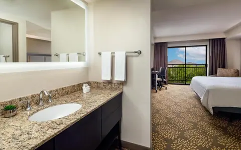 Holiday Inn & Suites Phoenix Airport North, an IHG hotel