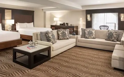 Renaissance Phoenix Downtown Hotel