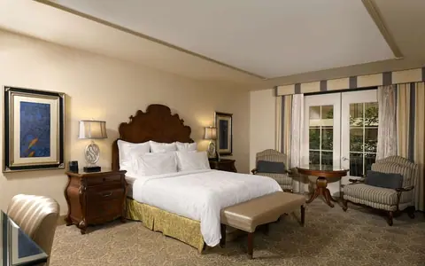 Woolley's Classic Suites - Denver International Airport
