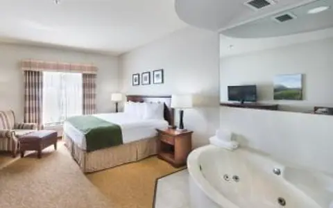 Holiday Inn Express & Suites Ft. Collins, an IHG hotel