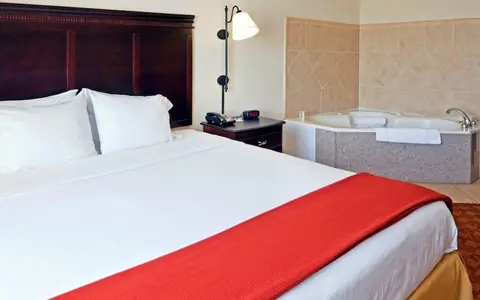 Holiday Inn Express & Suites Athens, an IHG hotel
