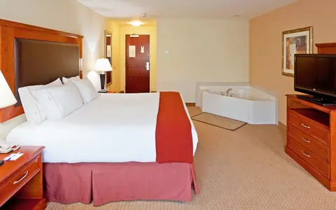 Holiday Inn Express & Suites Albany Airport